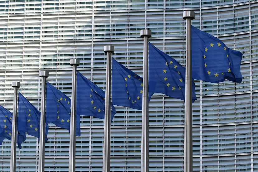 El uso de inteligencia artificial en la UE estará regulado por la Ley de IA, la primera ley integral sobre IA en el mundo.